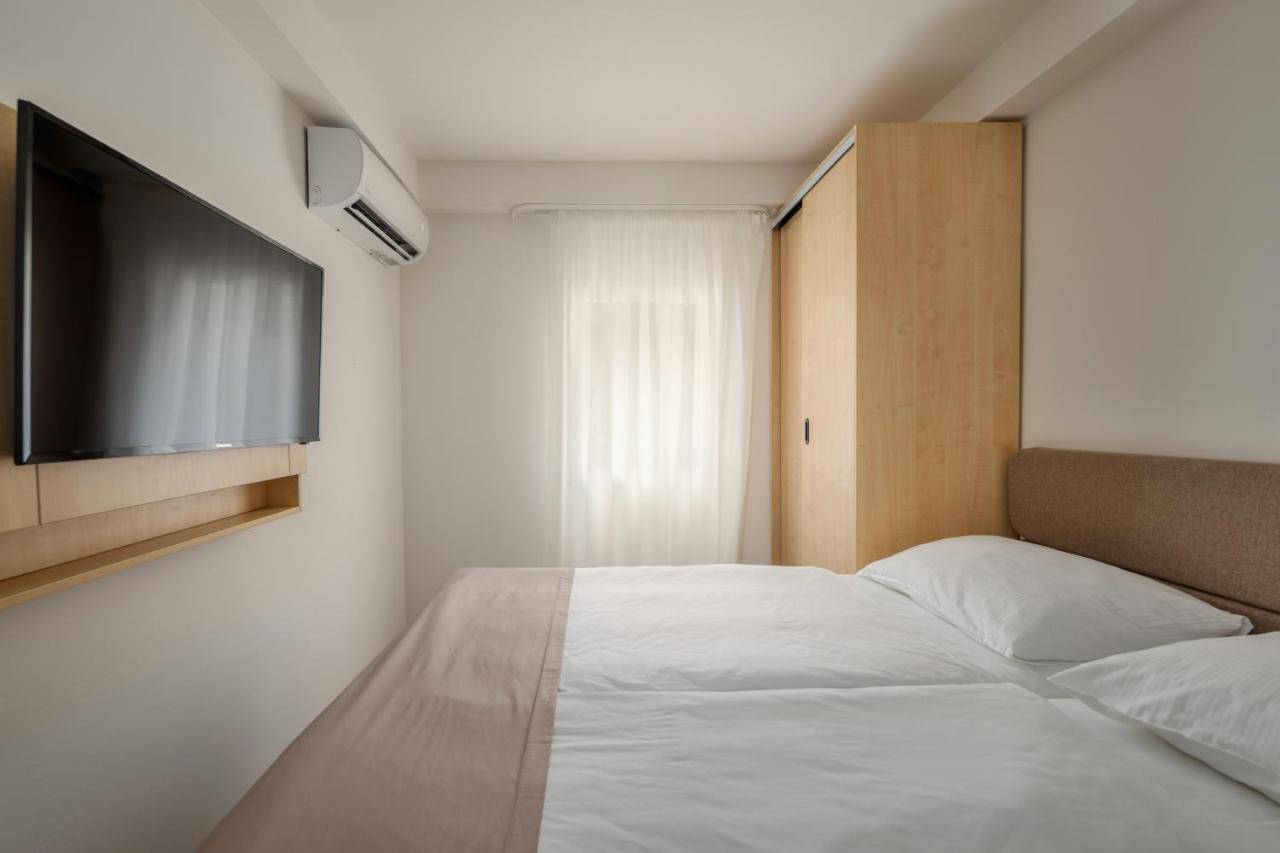 Hotel Delfin Omišalj Esterno foto