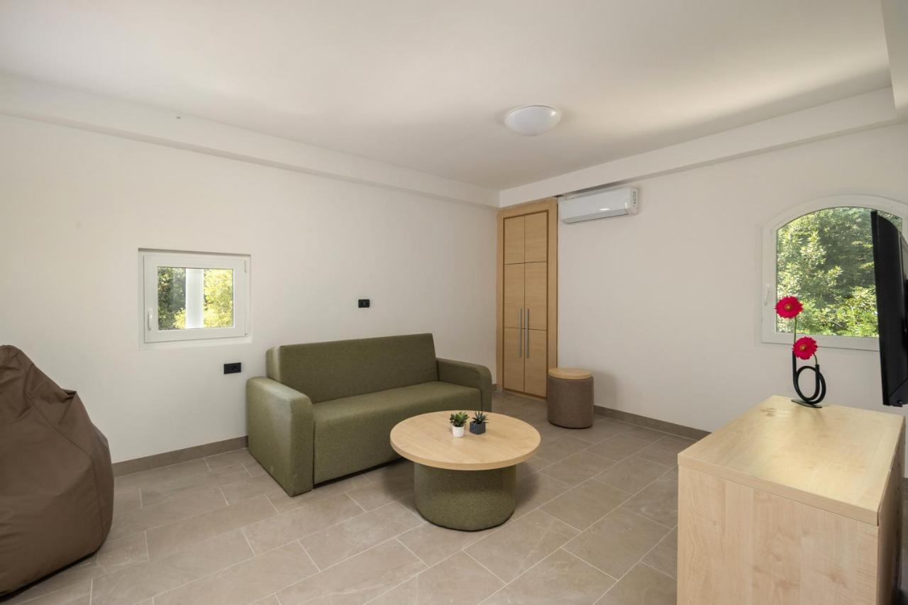 Hotel Delfin Omišalj Esterno foto