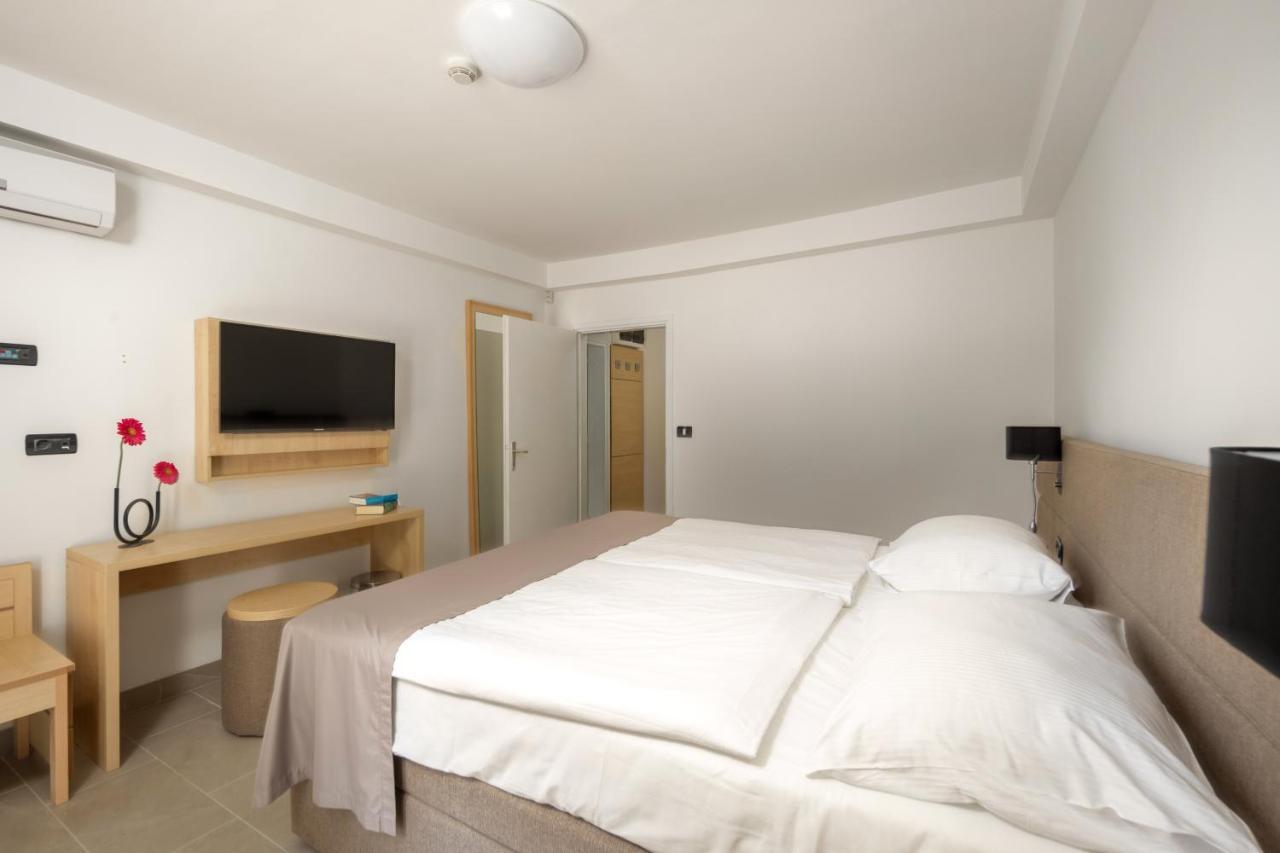 Hotel Delfin Omišalj Esterno foto