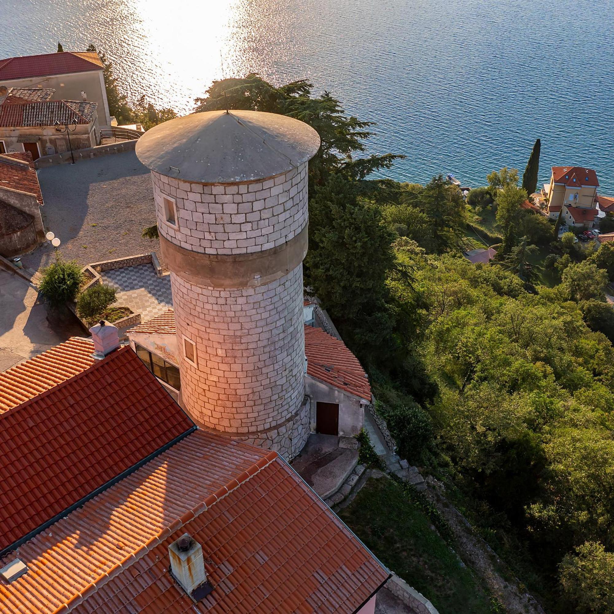 Hotel Delfin Omišalj Esterno foto