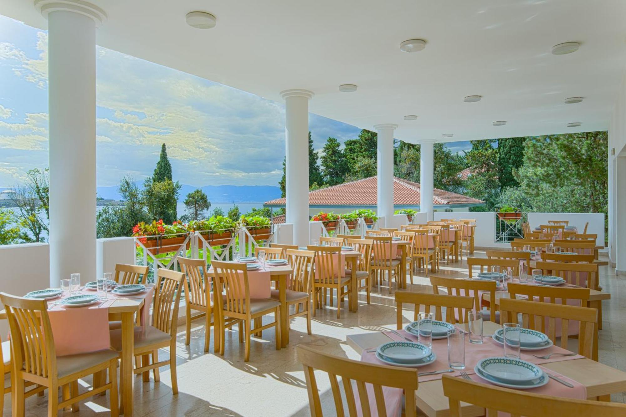 Hotel Delfin Omišalj Esterno foto